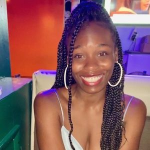 Meet your Posher, Alexis